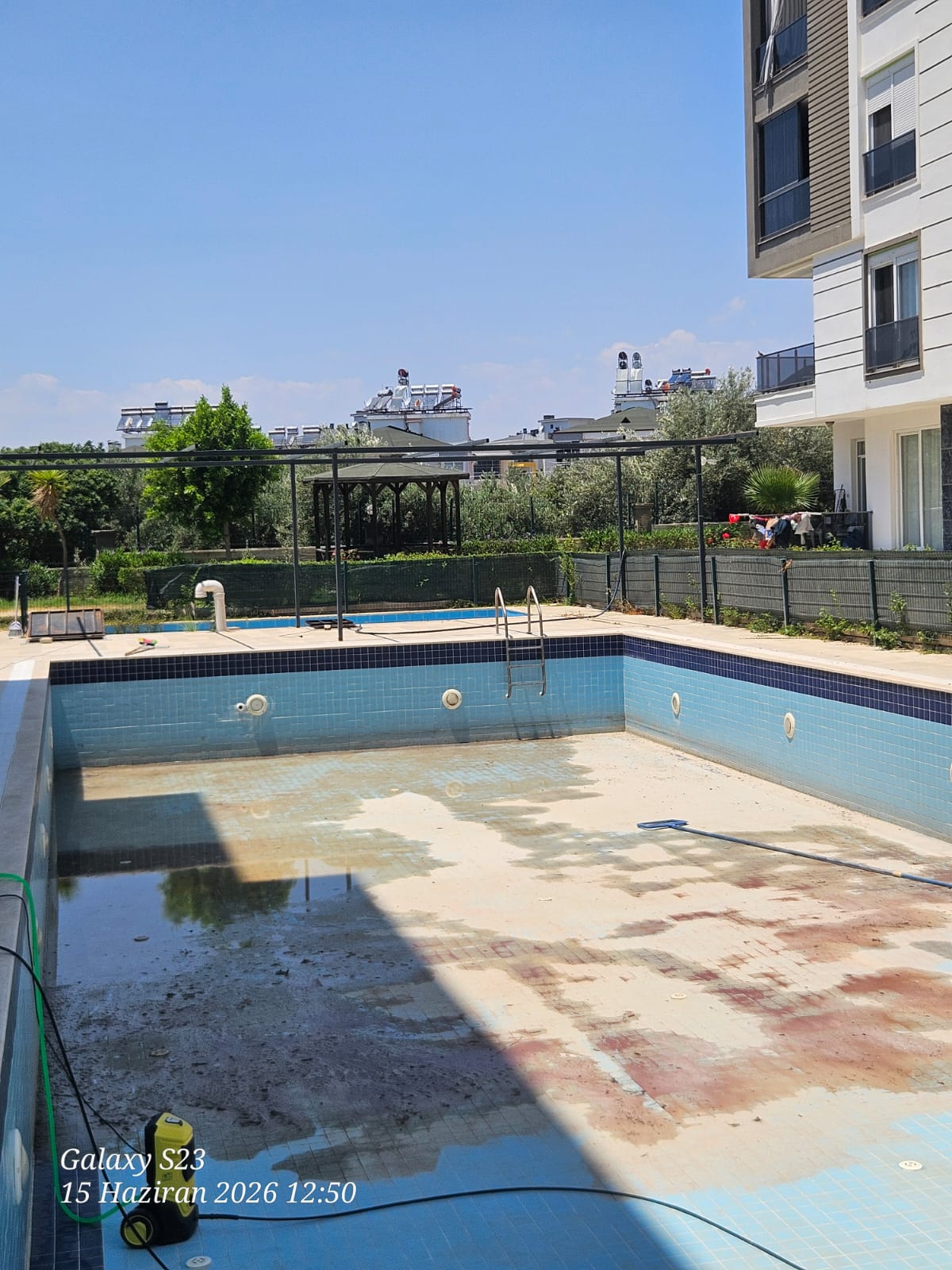 Antalya site havuzu temizliği öncesi dip temizliği çalışması
